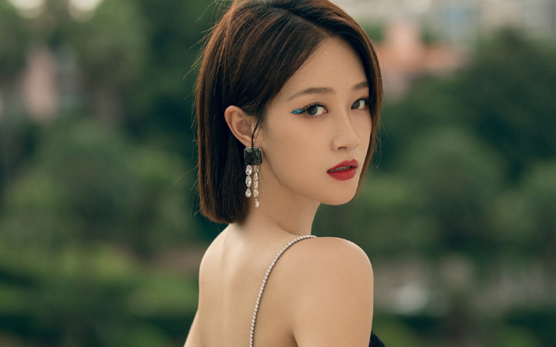 开云体育官方网站登陆-2016年季后赛：库里在勇士对阵雷霆的五场火爆逆转，2016年nba库里