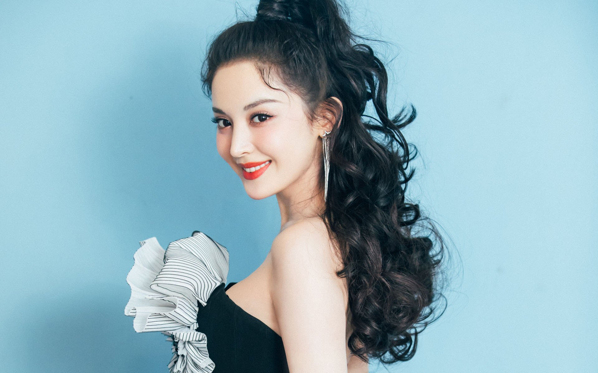 开云电竞登录入口-女子网球公开赛中国选手表现突出，晋级八强，女子网球职业赛事