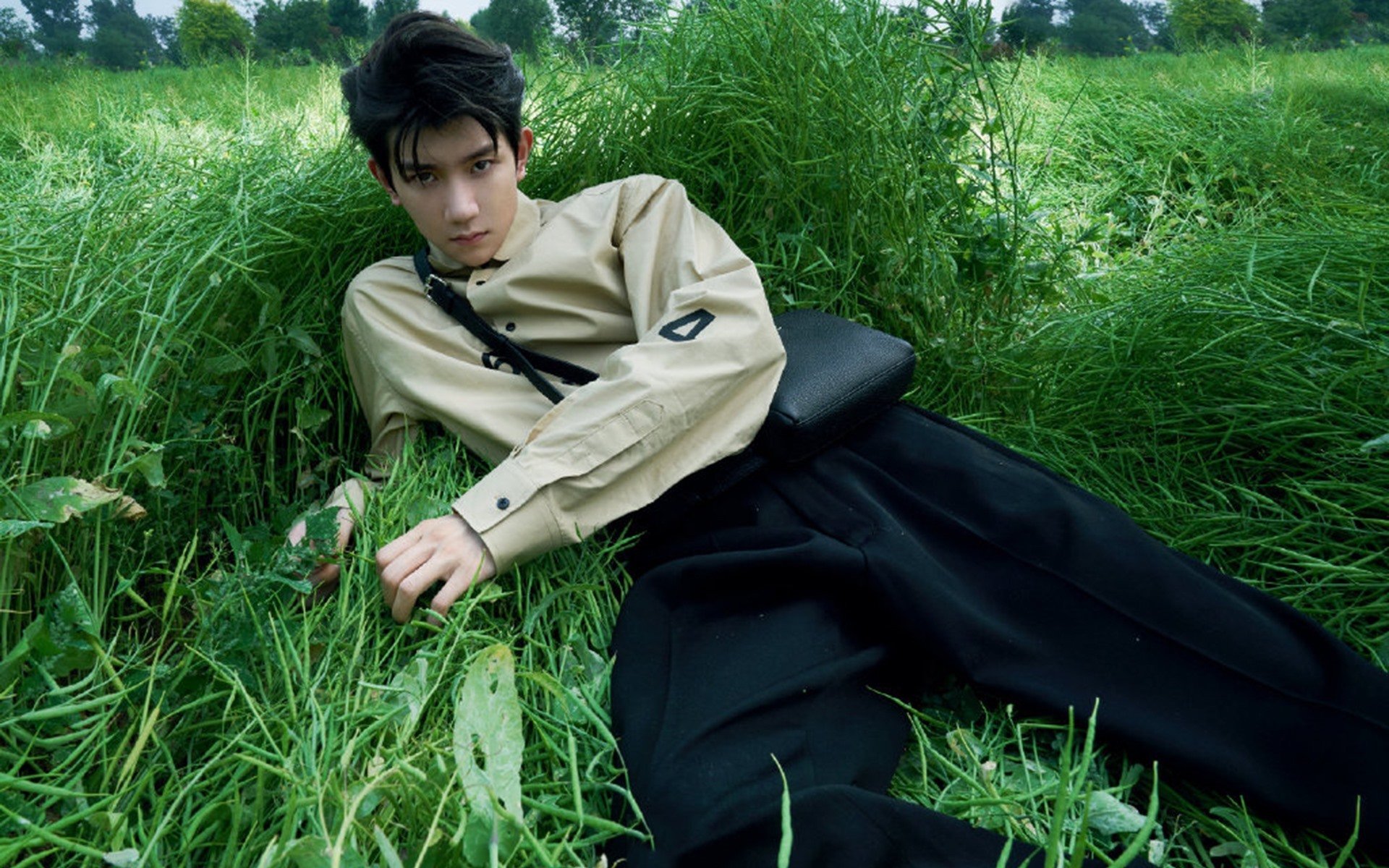 开云体育入口-拜仁5-2大捷奥格斯堡，莱万完成帽子戏法，德甲_拜仁6-0大胜夺冠莱万戴帽