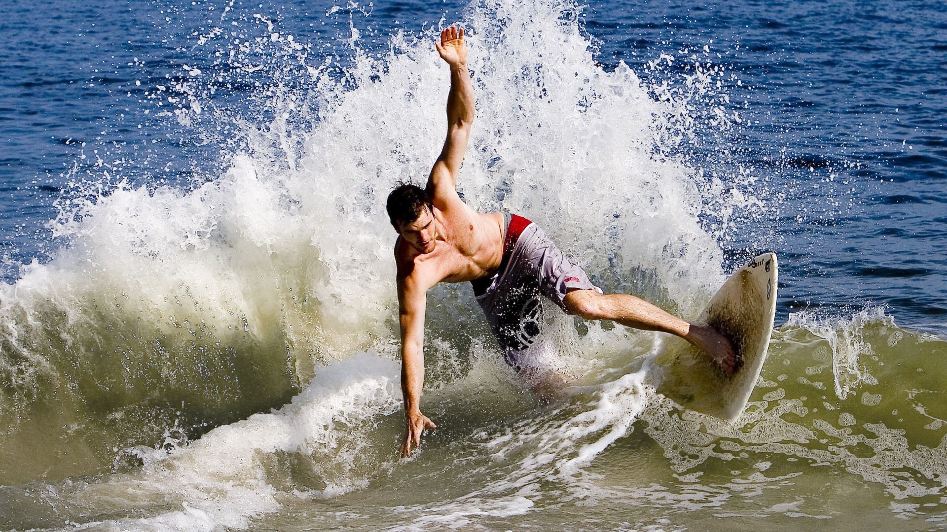 开云体育官方网站-青年队战术演练专注于场上转换速度与防守位置纪律，青年集训队